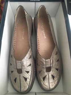 “Brand New” Easy Spirit comfort shoe size 8 1/2