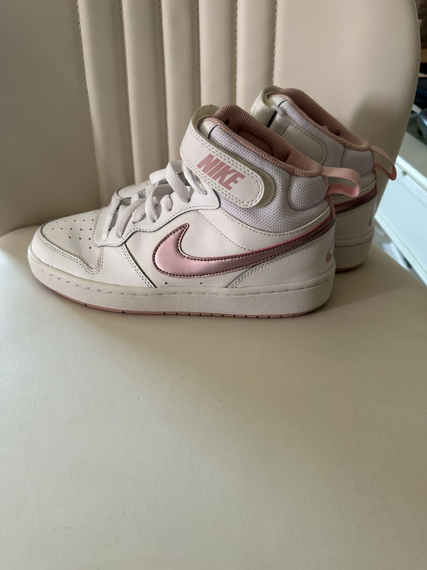 Nike Court Borough Mid 2 Size 6