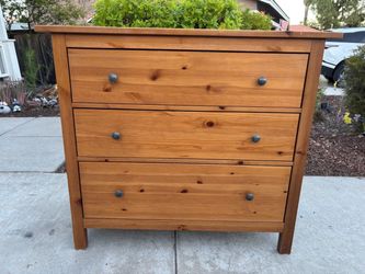 Solid Wood Dresser Chest of Drawers Furniture Great Condition