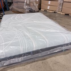 OUTLET SALE 💥Queen mattress Tempurpedic ProAdapt medium hybrid 2.0