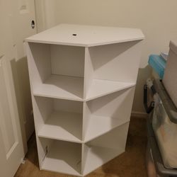 Cube corner shelf