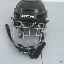 CCM Fitlite 3DS Youth Hockey Helmet  SM-25 Cage D3O Adjustable Certified 2027. Used in good condition with some minor cosmetic blemishes. These blemis