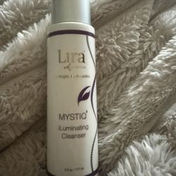 Lira Clinical Mystiq Iluminating Cleanser