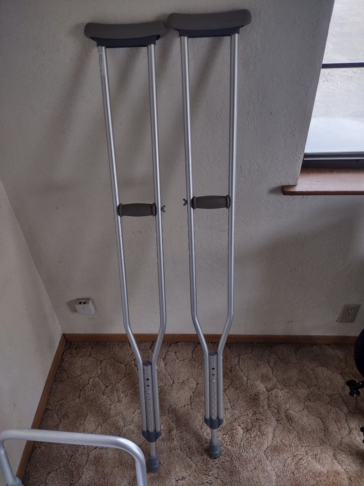 Too Shelf Crutches