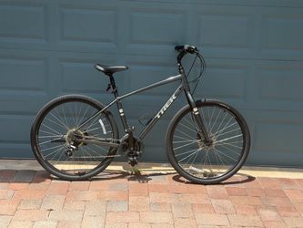 Trek Hybrid Bike large frame 700 wheels 24 speed new condition