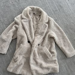 H&M Teddy/ Sherpa Women’s Coat Size Small In New Condition 
