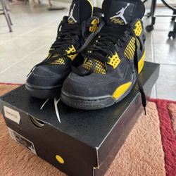 Jordan 4 Retro Thunder 