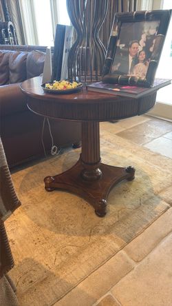 2 End tables -Century furniture high-quality