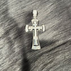 Beautiful 925 Silver Cruz Pendant 