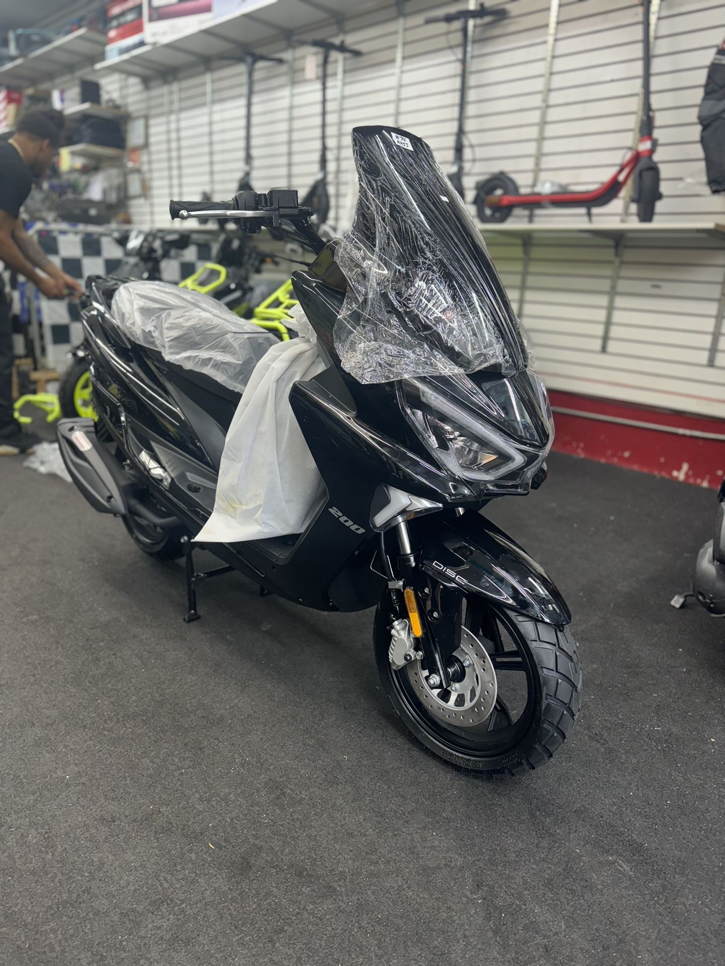 Brand New Qmax 200cc Gas Scooter