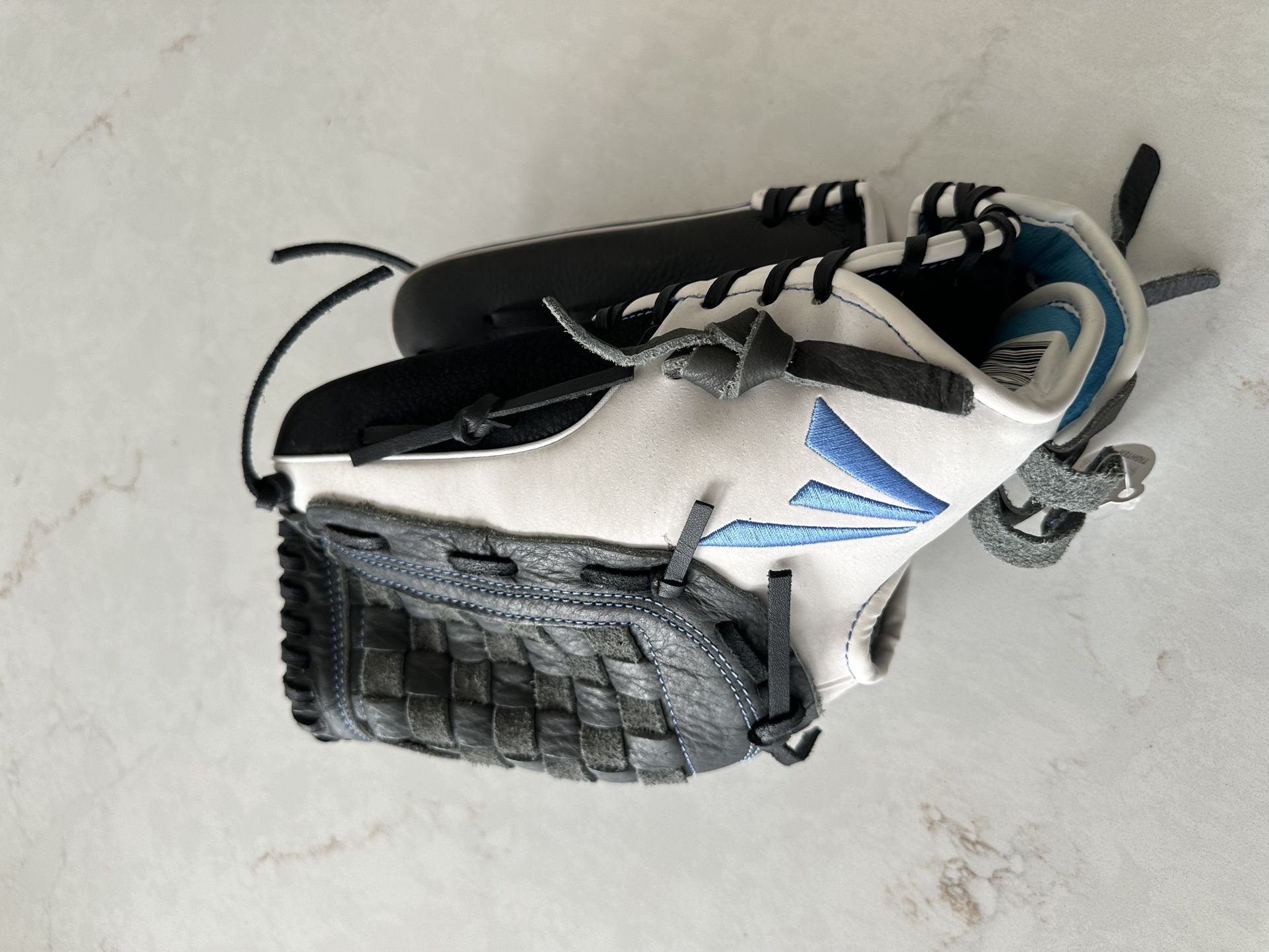 Easton BMFP125 Fastpitch Glove