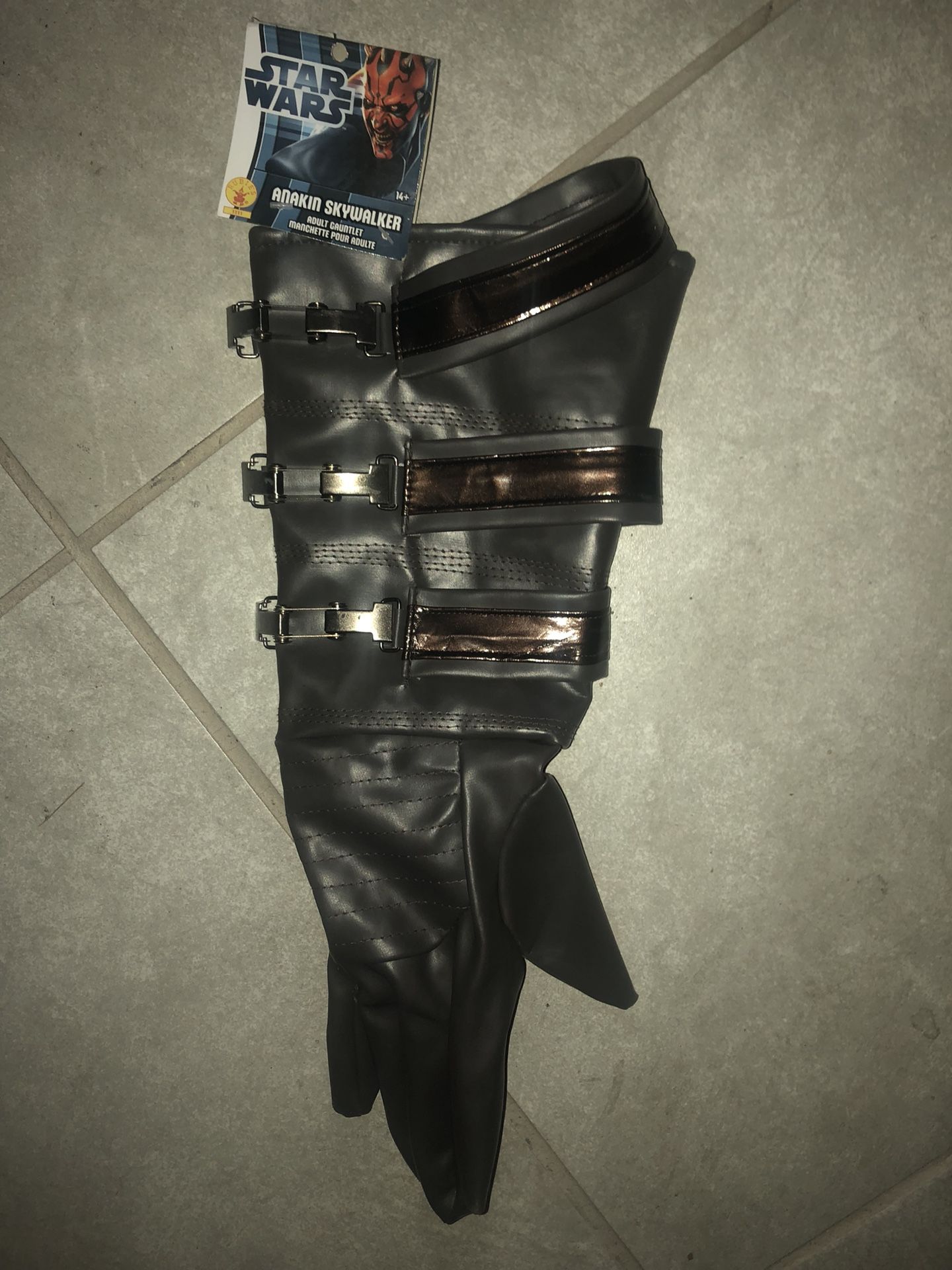 Anakin Skywalker star wars glove.