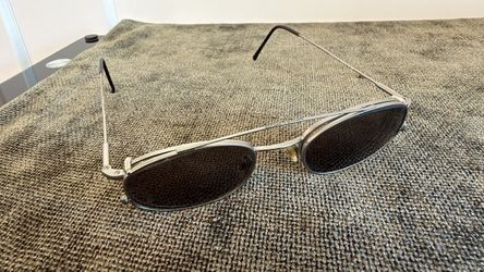 Eyeglass frames with removable tinted lens