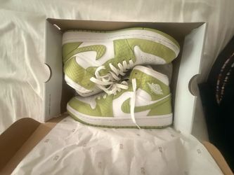 AIR JORDAN 1 MID SE WMNS "Green Python"