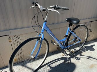 aluminium bike everything works good tires size 28 fast bike