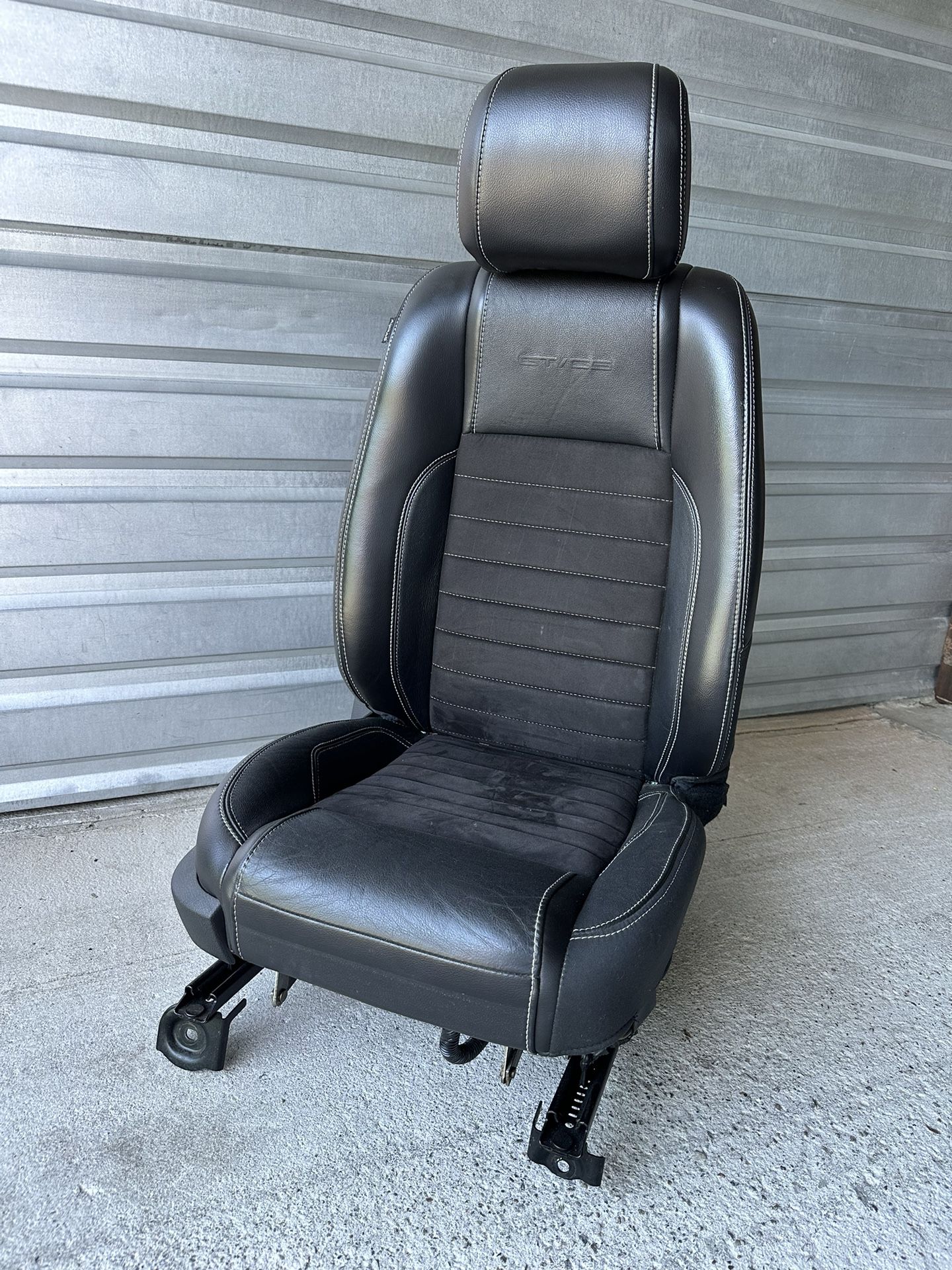 2005-2014 Ford Mustang Seat