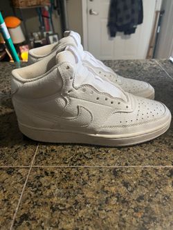 Great deal Like New Women’s size 71/2 white Nike shoes