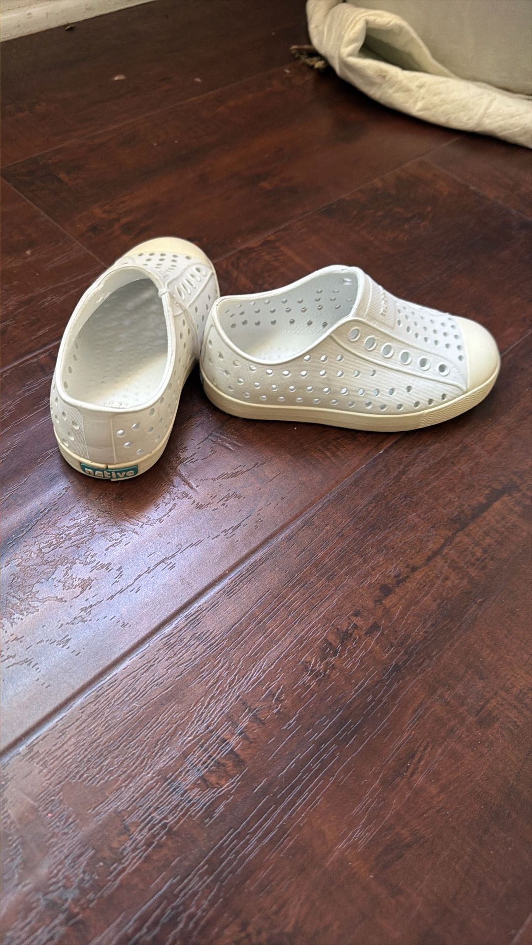 Native Shows Size 7c Toddler $6