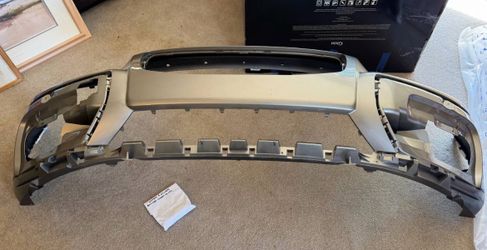 Volvo XC70 BRAND NEW OEM Front bumper cover