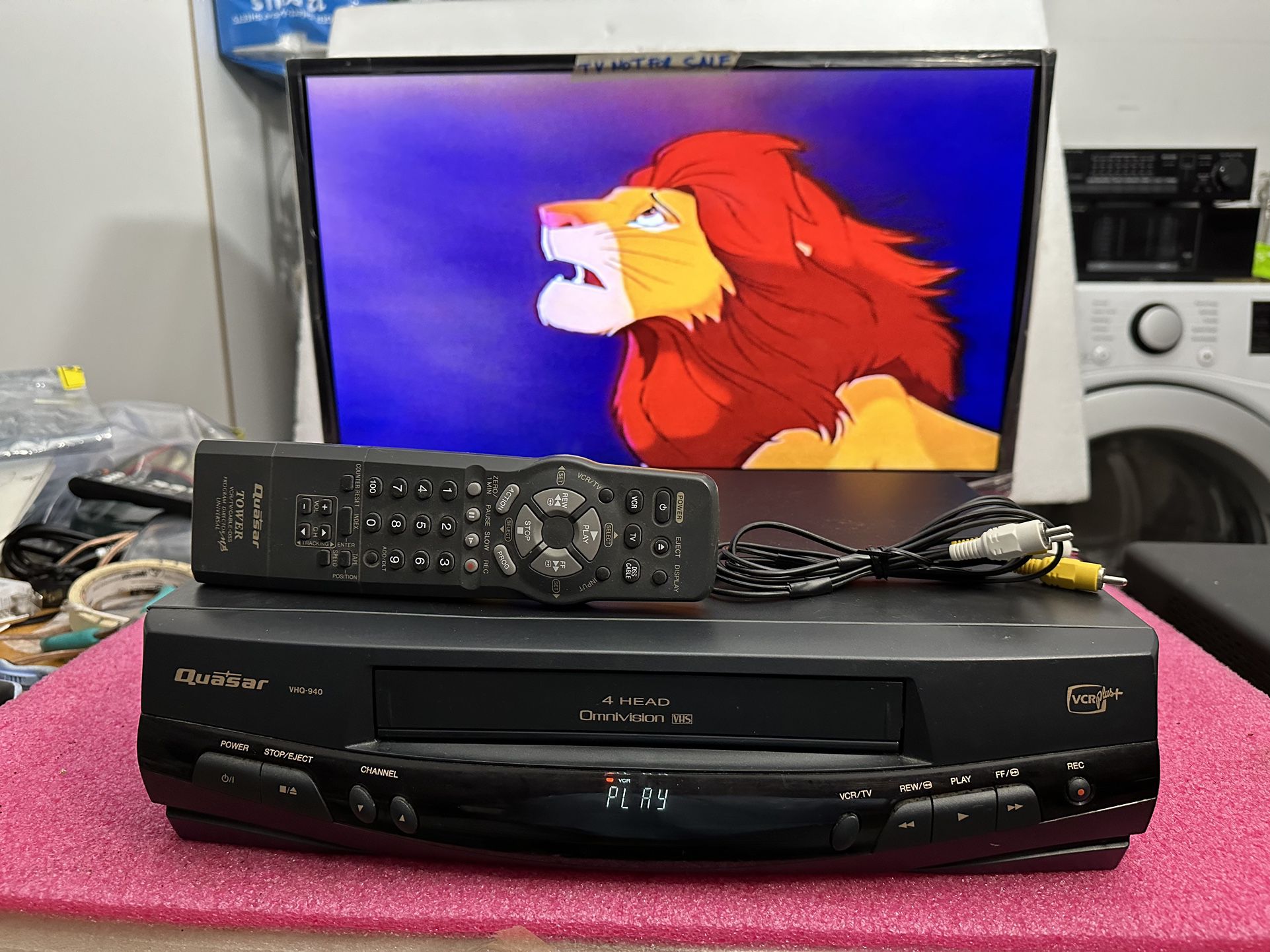 Panasonic Quasar VHQ-940 VCR 4 HEAD OMNIVISION VHS WITH REMOTE AND AV CABLES 