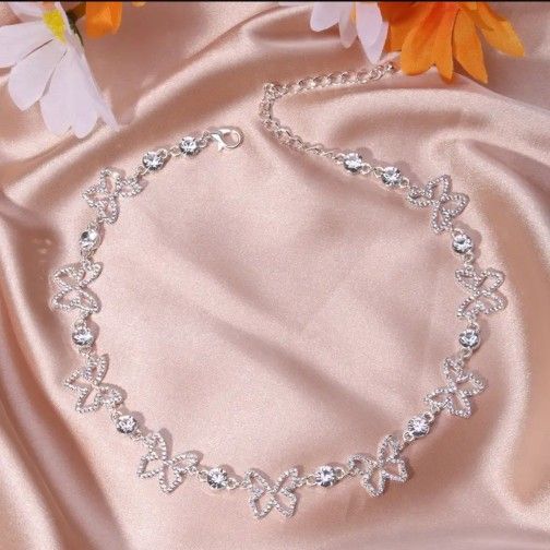 Butterfly Necklace. Rhinestone Necklace. Silver tone. Adult Necklace. Cadena de Mariposas.