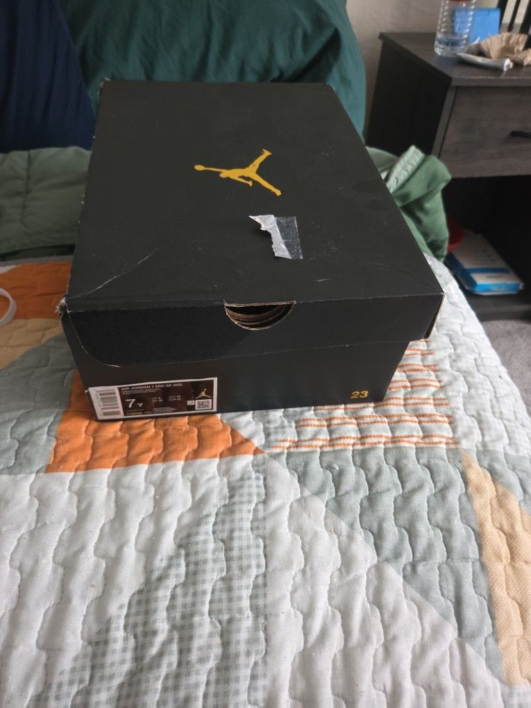7Y Air Jordan Mid SE