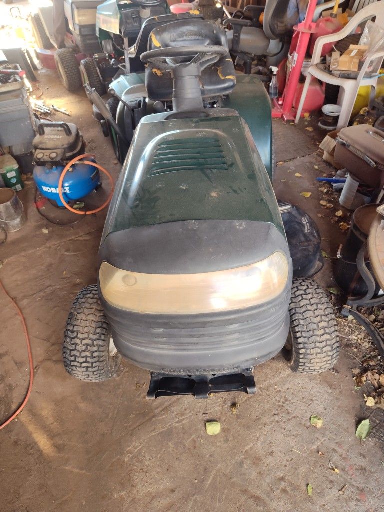 Craftsman Riding Lawn Mower 17.5 HP Runs Good