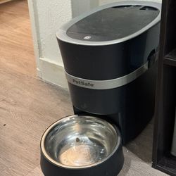 Automatic Pet Feeder $150