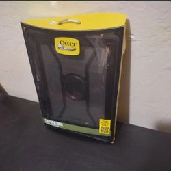 OTTERBOX Defender Series Protective Case for Apple iPad Air (4th Gen) - Black