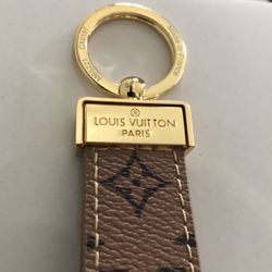 Drops LOUIS VUITTON on X: Louis Vuitton x League of Legends Qiyana  Keychain (350€, $515)  / X