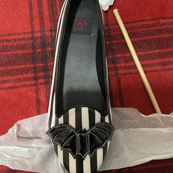 STRANGECVLT new black/white stripes flats size 8 NEW