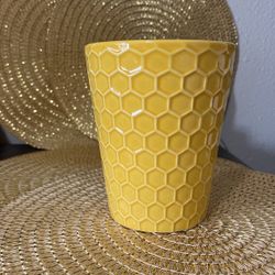 Ceramic Decorative Pot 