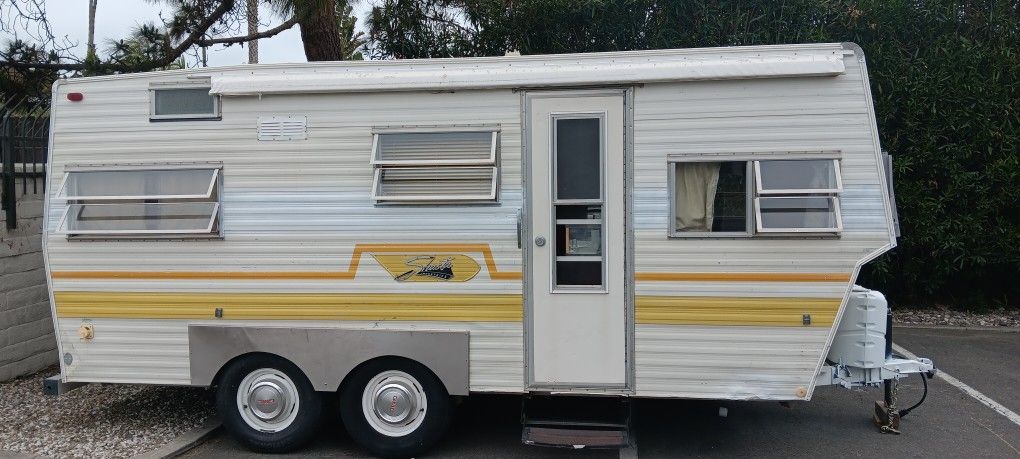 Camping Trailerb19ft Slps5 