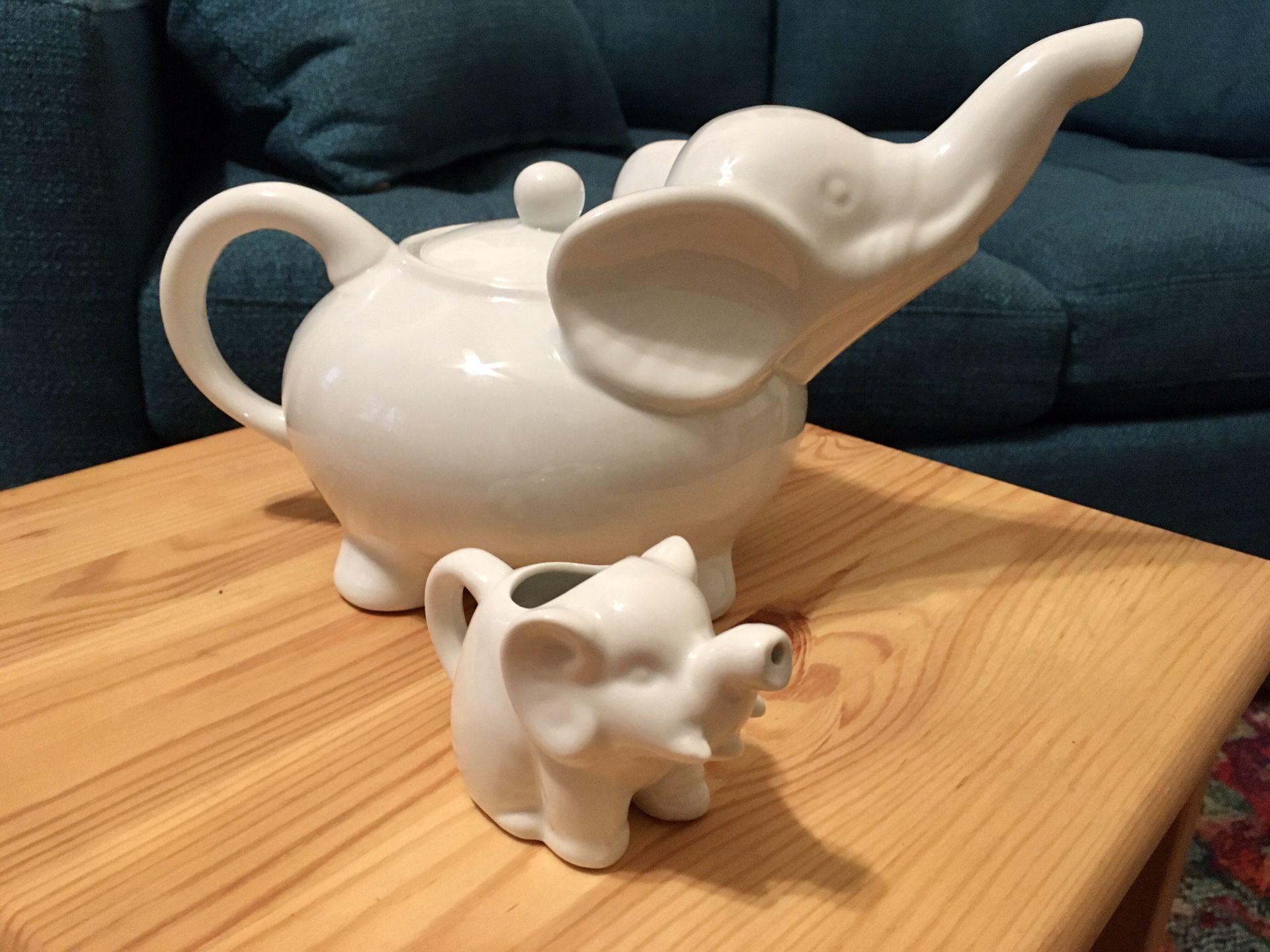 Ceramic elephant tea pot & creamer