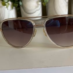 Quay Sunglasses No Scratches No Broken In Good Condition