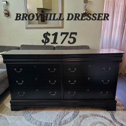 BROYHILL DRESSER WITH 8 DRAWERS 