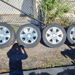 07-13 GMC DINALLI 275/55/20 WHEELS AND TIRES GREAT CONDITION 