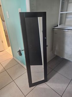 Jewelry cabinet