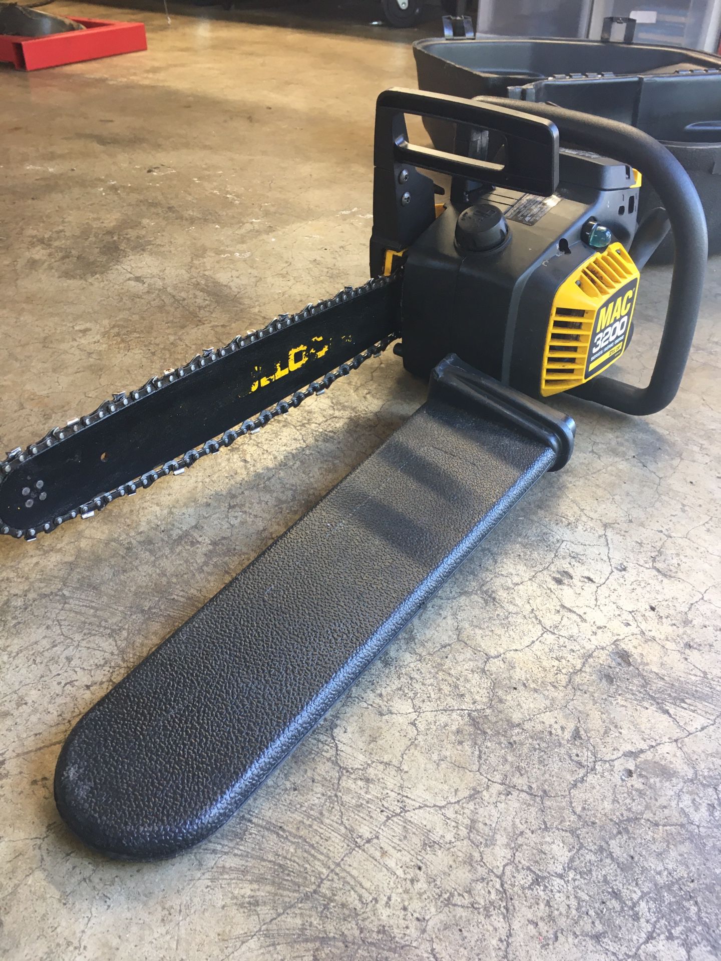 Mac 3200 chainsaw with case