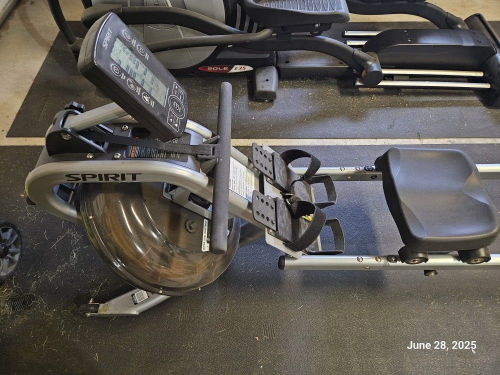 Spirit Fitness CRW800 Water Rower