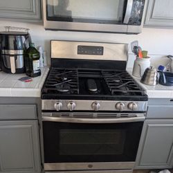 Gas  Stove And Range Over Microwave 