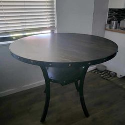 The 48 In Round Dining Table 4 Fabric Chairs/ Gray