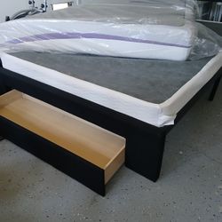  Like New  KING  Sized  Bed 