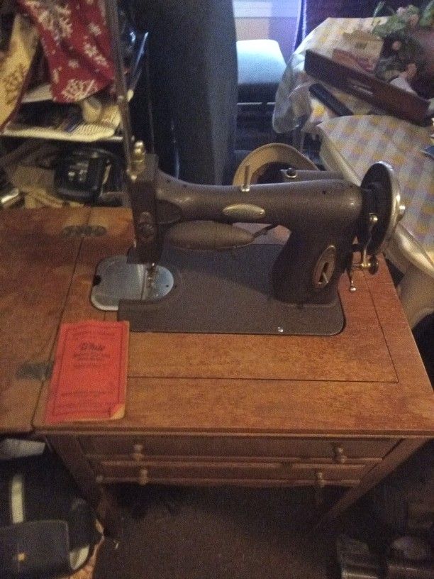 White Rotary Electric Sewing Machine