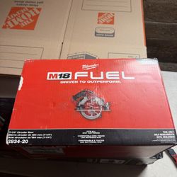Milwaukee M18 FUEL 18V Lithium-Ion Brushless Cordless 7-1/4 in. Circular Saw (Tool-Only)