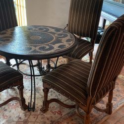 Round Table and 4 Chairs 