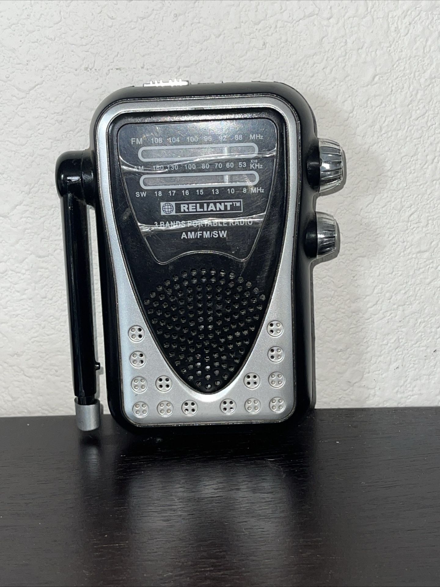 Reliant World Receiver AM/FM/SW 3 Band Radio Hand Held Black Works#22 