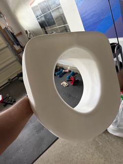 NEW HealthSmart 5-inch Raised Toilet Seat / Toilet Seat Riser