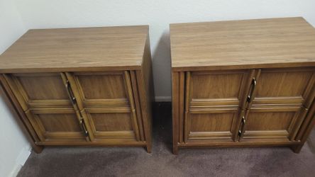 Vintage? End table /nitestands