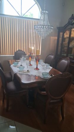 Dining room set, China cabinet